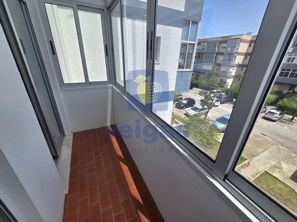 Apartamento T2 para Arrendamento em Laranjeiro e Feijó Foto 12