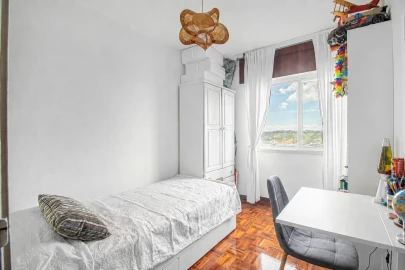 Apartamento T3 para Venda em Santo António dos Cavaleiros e Frielas