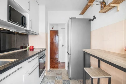 Apartamento T3 para Venda em Santo António dos Cavaleiros e Frielas