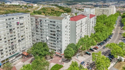 Apartamento T3 para Venda em Santo António dos Cavaleiros e Frielas