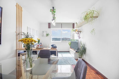 Apartamento T3 para Venda em Santo António dos Cavaleiros e Frielas