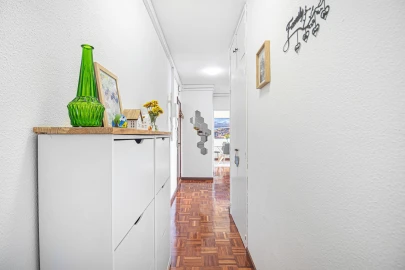 Apartamento T3 para Venda em Santo António dos Cavaleiros e Frielas