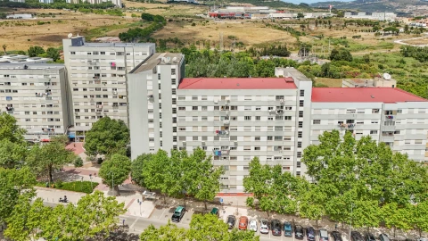Apartamento T3 para Venda em Santo António dos Cavaleiros e Frielas