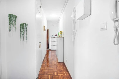 Apartamento T3 para Venda em Santo António dos Cavaleiros e Frielas