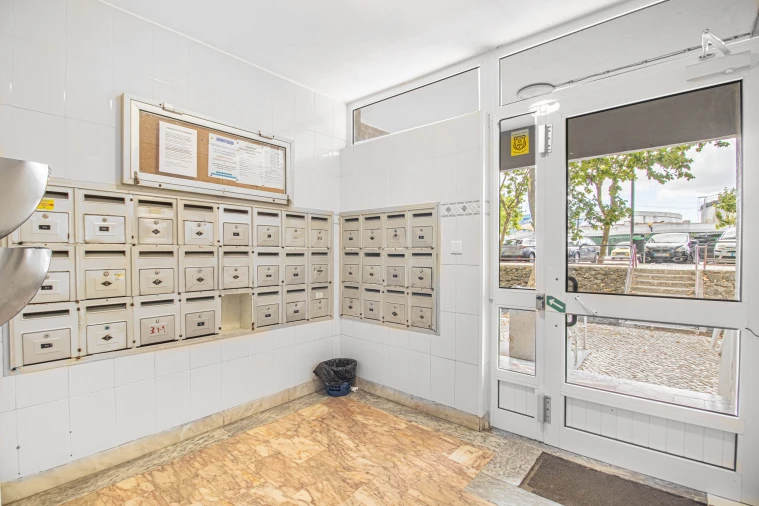 Apartamento T3 para Venda em Santo António dos Cavaleiros e Frielas Foto 24