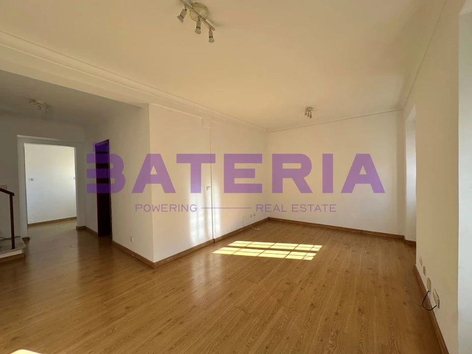 Apartamento T2 para Venda em Algés, Linda-A-Velha e Cruz Quebrada-Dafundo Foto 2