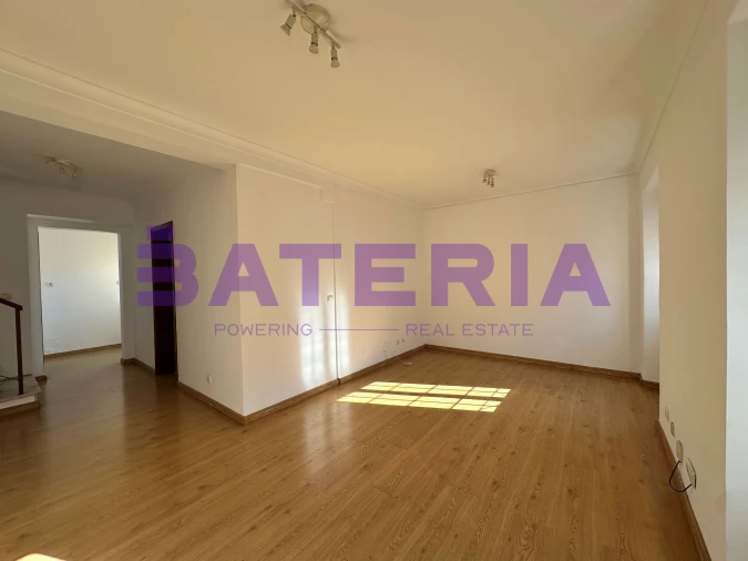 Apartamento T2 para Venda em Algés, Linda-A-Velha e Cruz Quebrada-Dafundo Foto 2