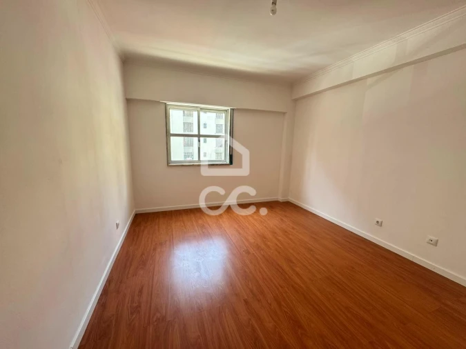 Apartamento T2 para Venda em Algueirão-Mem Martins Foto 7