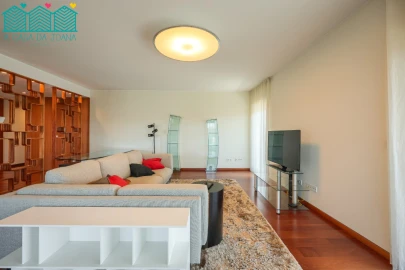 Apartamento T3 para Arrendamento em Glória e Vera Cruz