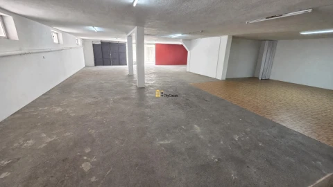 Armazém para Venda em Ermesinde