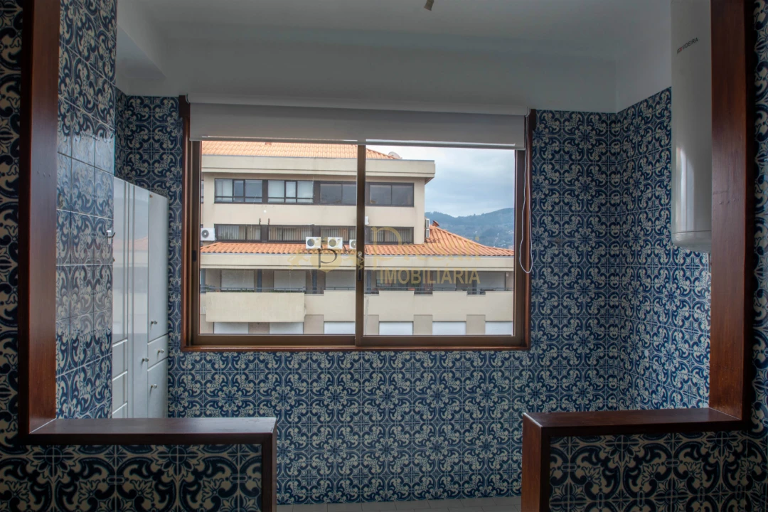 Apartamento T3 para Arrendamento em Creixomil Foto 6