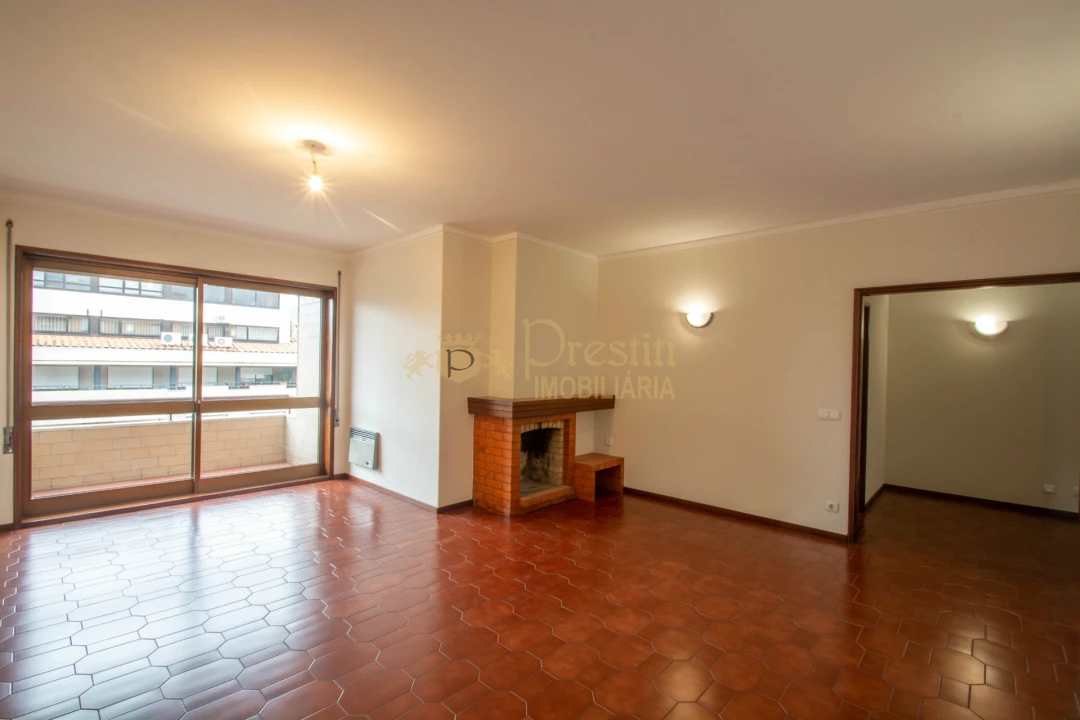 Apartamento T3 para Arrendamento em Creixomil Foto 4