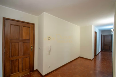 Apartamento T3 para Arrendamento em Creixomil