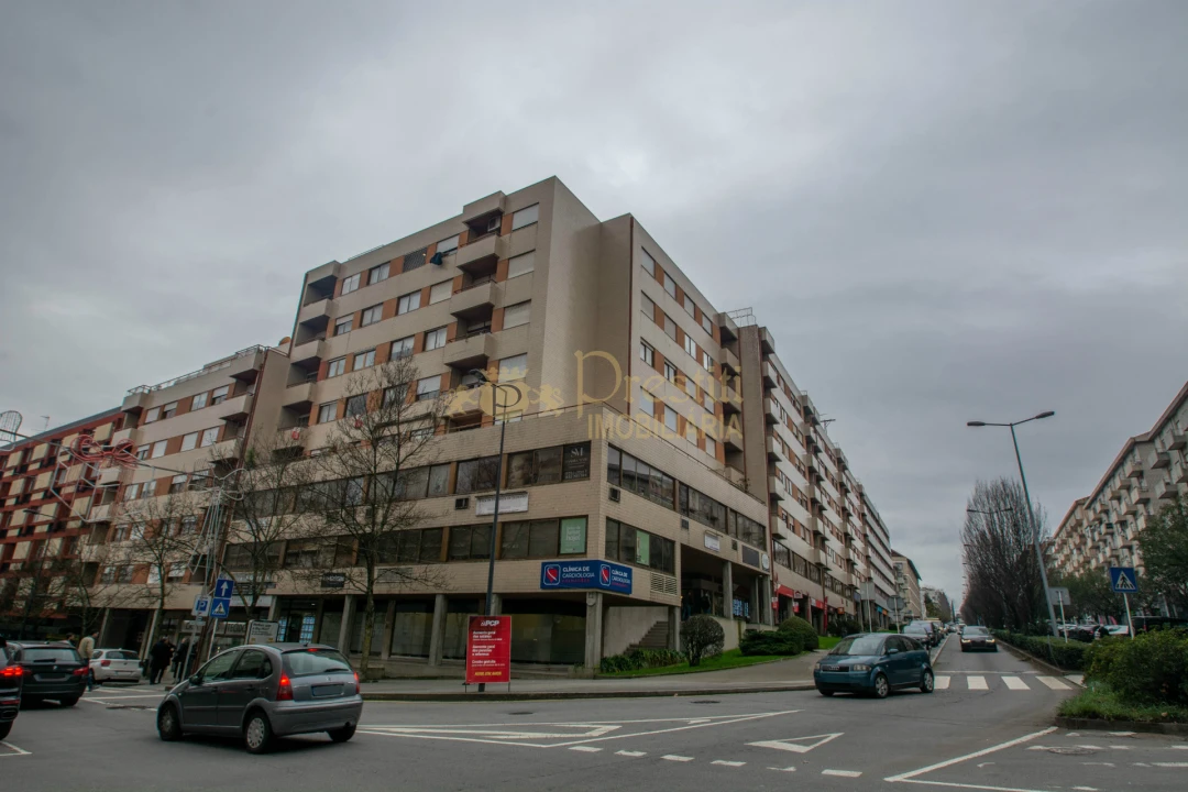 Apartamento T3 para Arrendamento em Creixomil Foto 1
