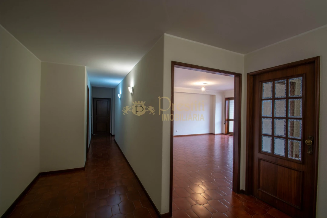 Apartamento T3 para Arrendamento em Creixomil Foto 3