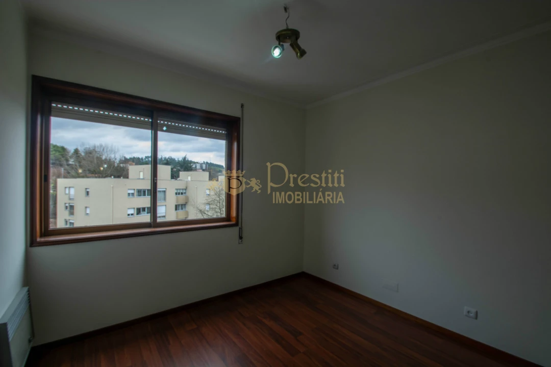 Apartamento T3 para Arrendamento em Creixomil Foto 9