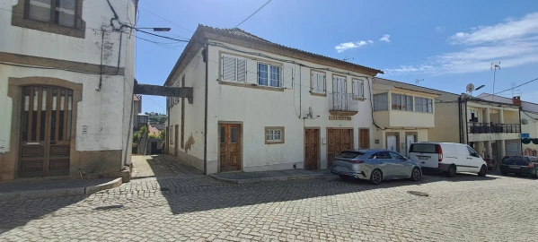 Moradia T5 para Venda em Vimioso