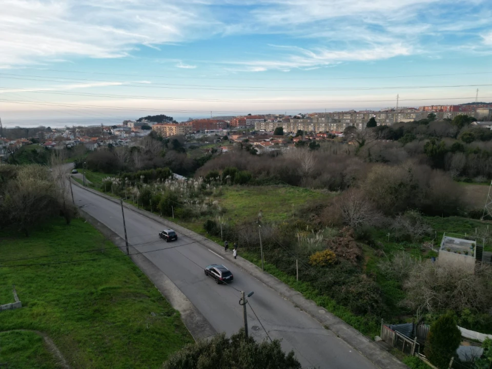 Terreno Comércio / Armazém para Venda em Anta e Guetim Foto 1
