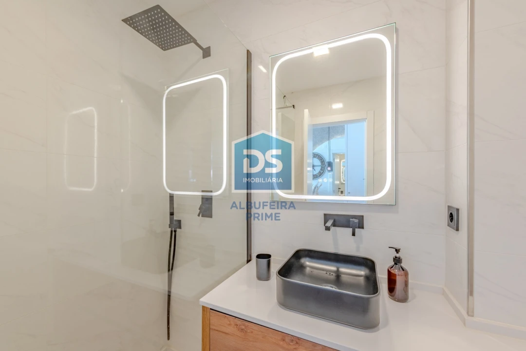 Apartamento T2 para Venda em Quarteira Foto 33