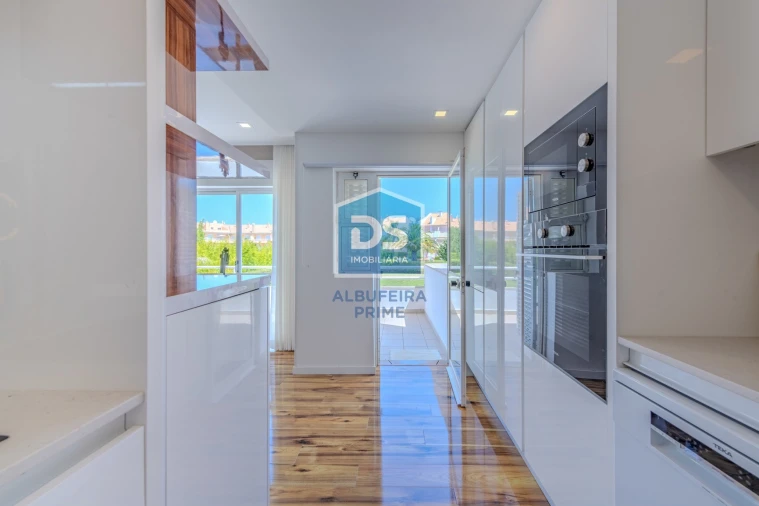 Apartamento T2 para Venda em Quarteira Foto 14