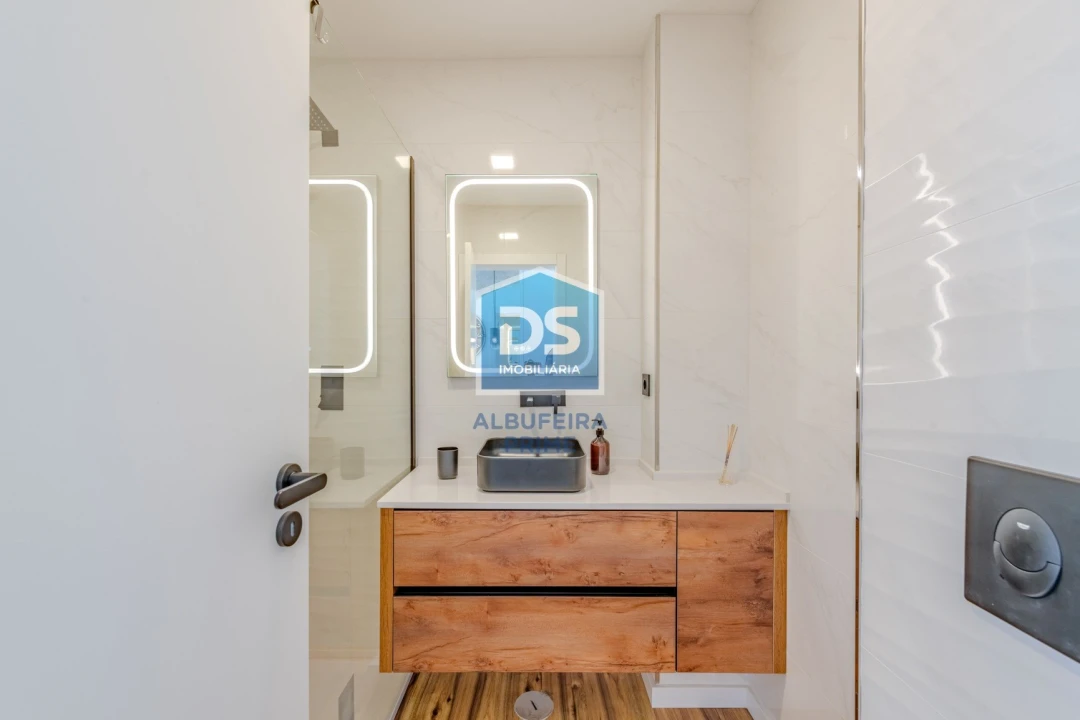 Apartamento T2 para Venda em Quarteira Foto 32