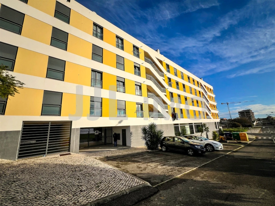 Apartamento T1 para Arrendamento em Rio de Mouro Foto 2