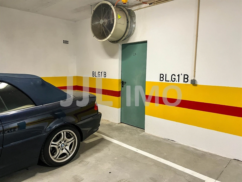 Apartamento T1 para Arrendamento em Rio de Mouro Foto 22