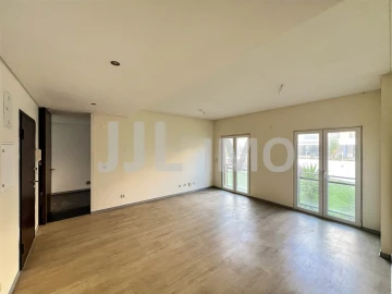 Apartamento T1 para Arrendamento em Rio de Mouro