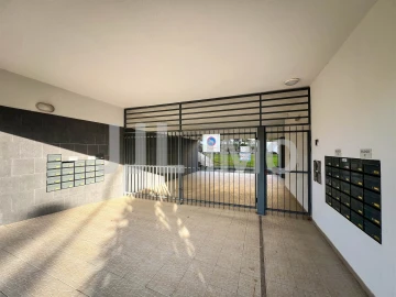 Apartamento T1 para Arrendamento em Rio de Mouro