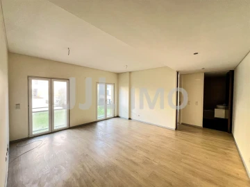 Apartamento T1 para Arrendamento em Rio de Mouro