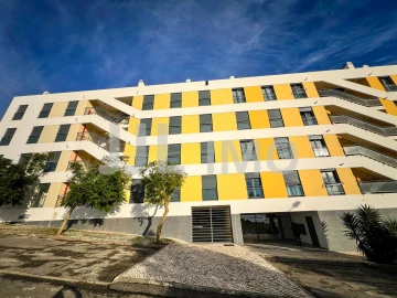 Apartamento T1 para Arrendamento em Rio de Mouro