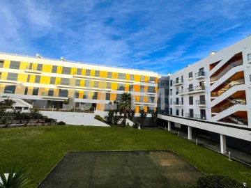 Apartamento T1 para Arrendamento em Rio de Mouro