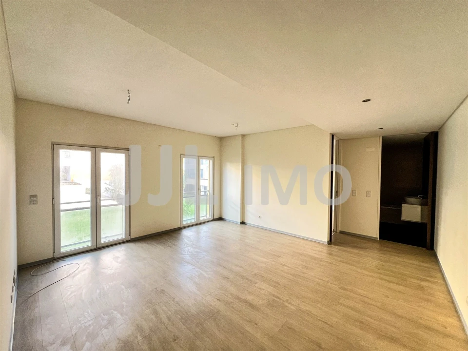 Apartamento T1 para Arrendamento em Rio de Mouro Foto 6