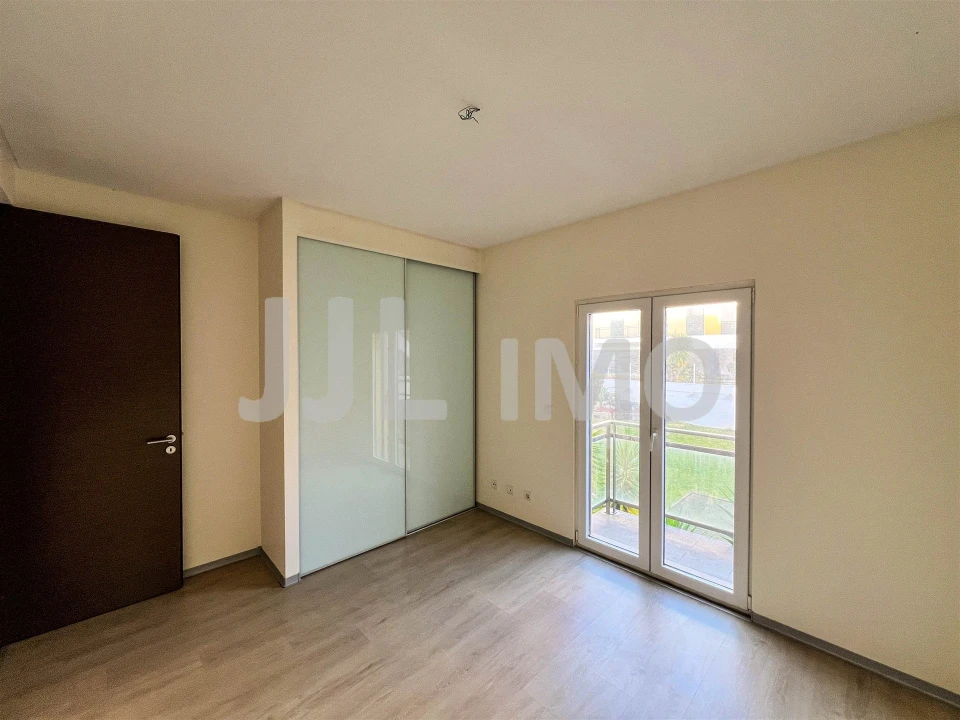 Apartamento T1 para Arrendamento em Rio de Mouro Foto 8