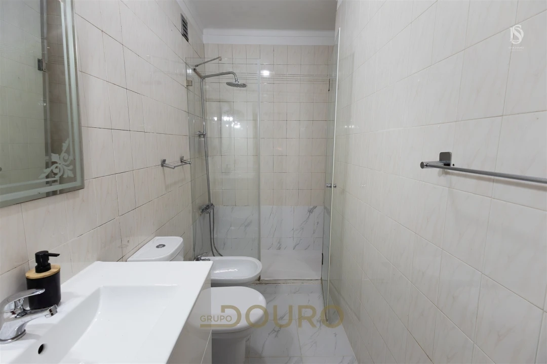 Apartamento T1 para Venda em Vilar de Andorinho Foto 18