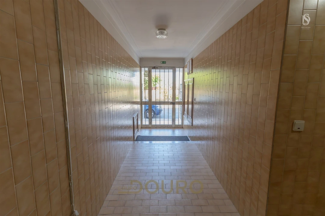 Apartamento T1 para Venda em Vilar de Andorinho Foto 22