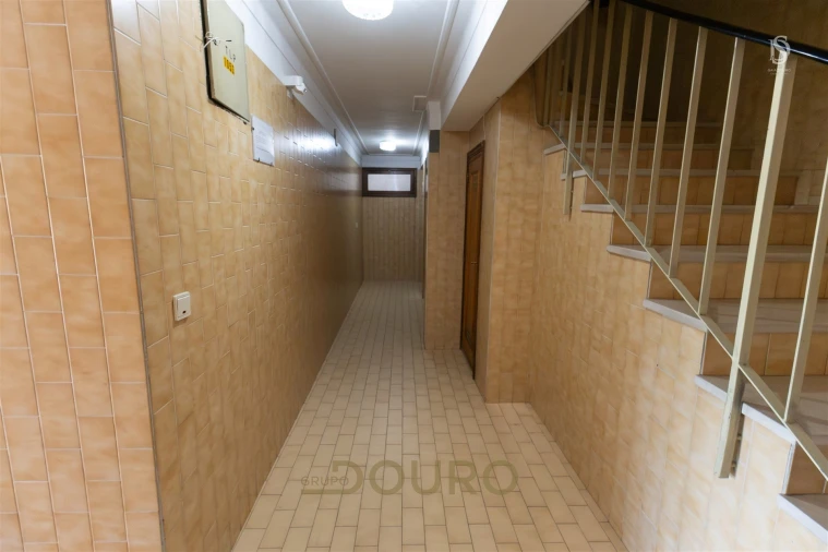Apartamento T1 para Venda em Vilar de Andorinho Foto 21