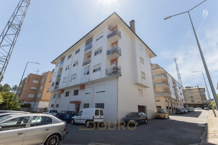 Apartamento T1 para Venda em Vilar de Andorinho Foto 2
