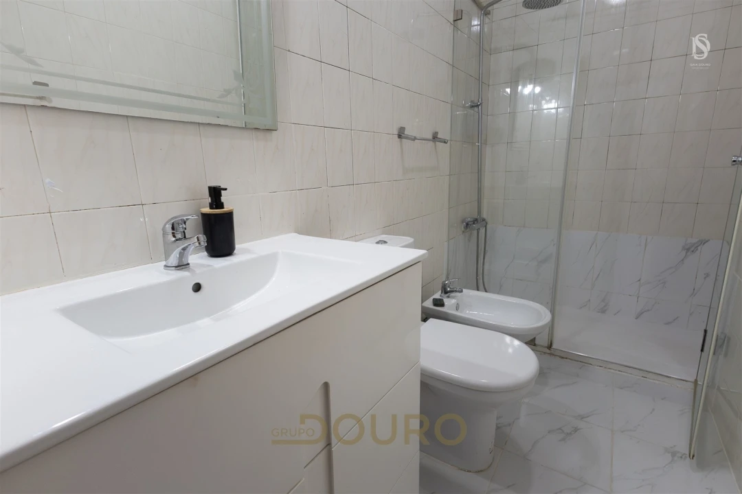 Apartamento T1 para Venda em Vilar de Andorinho Foto 19