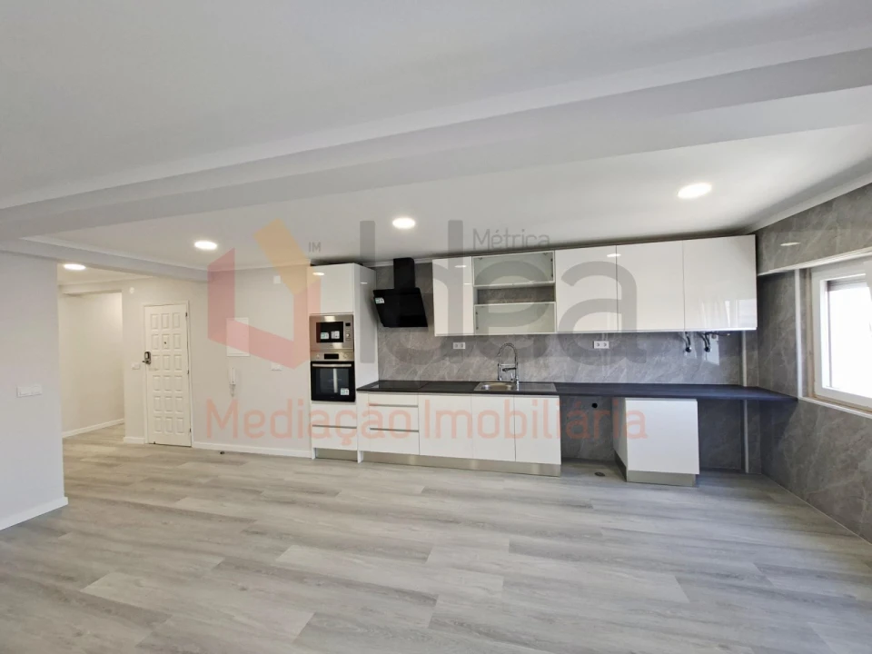 Apartamento T4 para Venda em Amora Foto 1
