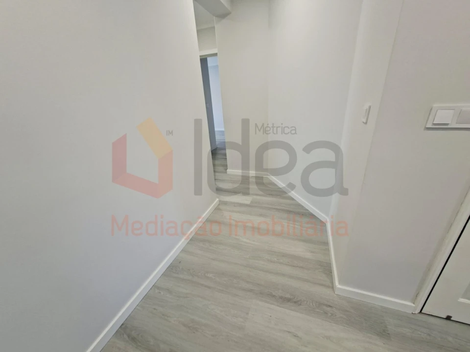 Apartamento T4 para Venda em Amora Foto 9