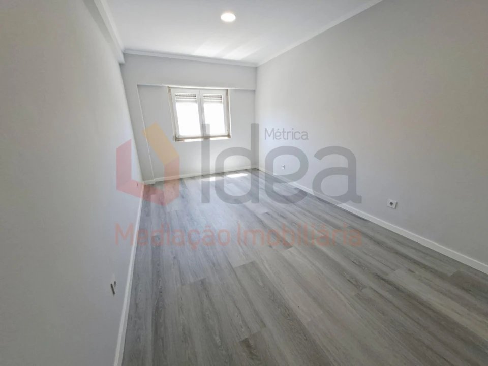 Apartamento T4 para Venda em Amora Foto 14