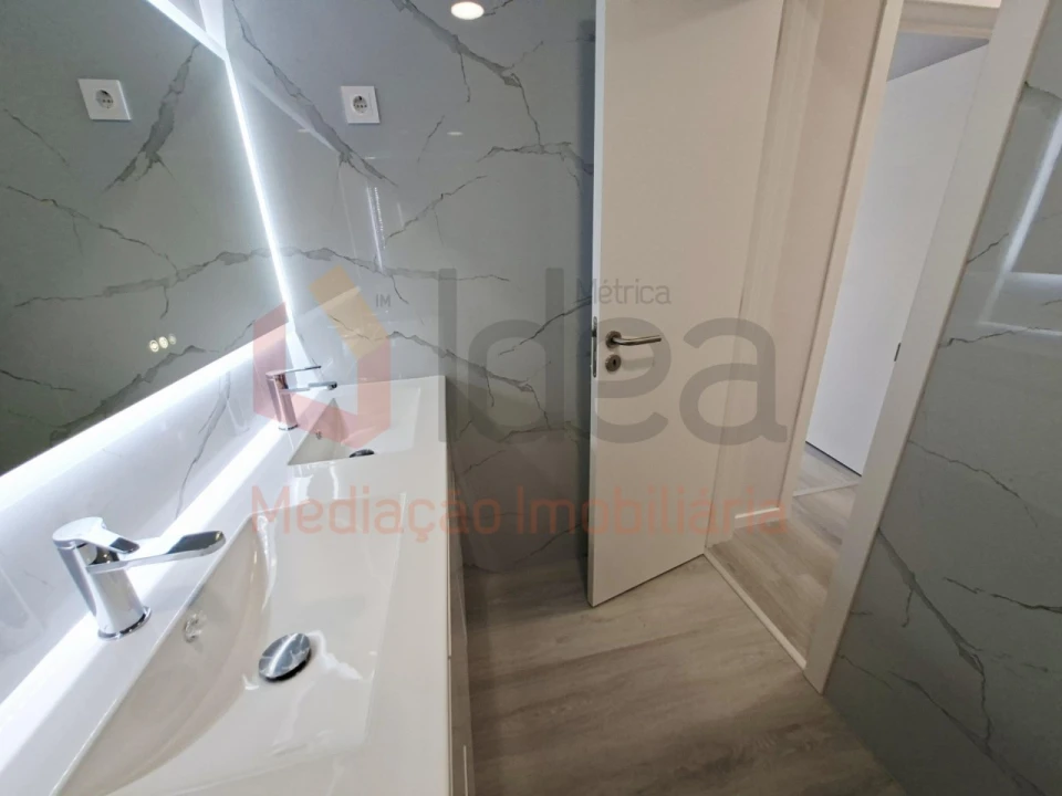 Apartamento T4 para Venda em Amora Foto 22
