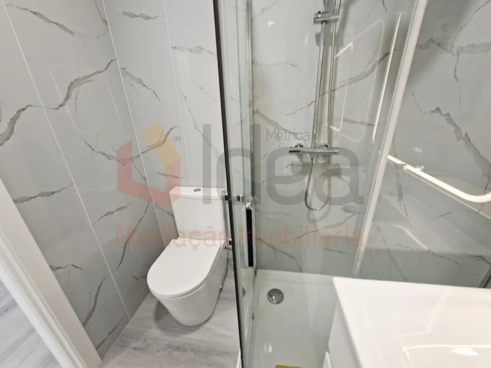 Apartamento T4 para Venda em Amora Foto 23