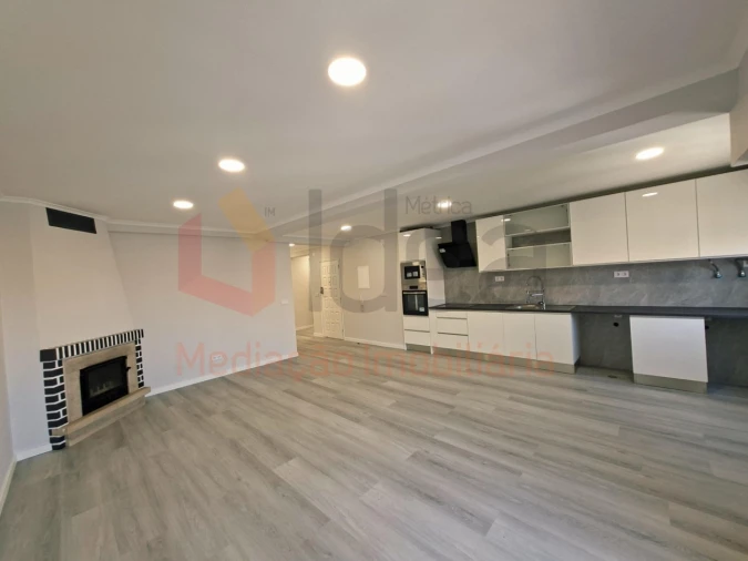 Apartamento T4 para Venda em Amora Foto 2