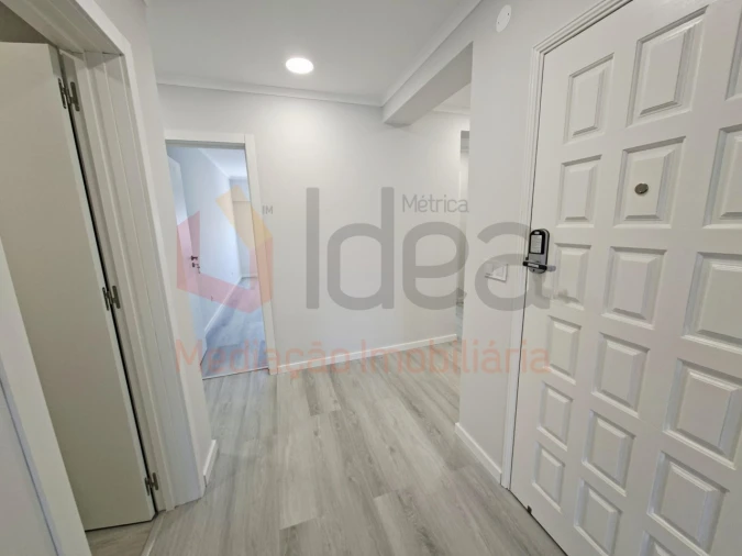 Apartamento T4 para Venda em Amora Foto 8