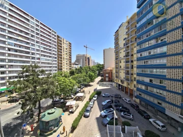Apartamento T5 para Venda em Faro (Sé e São Pedro)