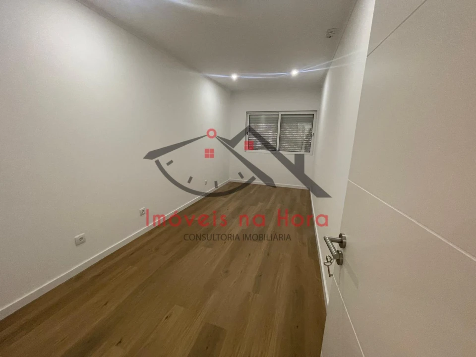 Apartamento T2 para Venda em Odivelas Foto 3