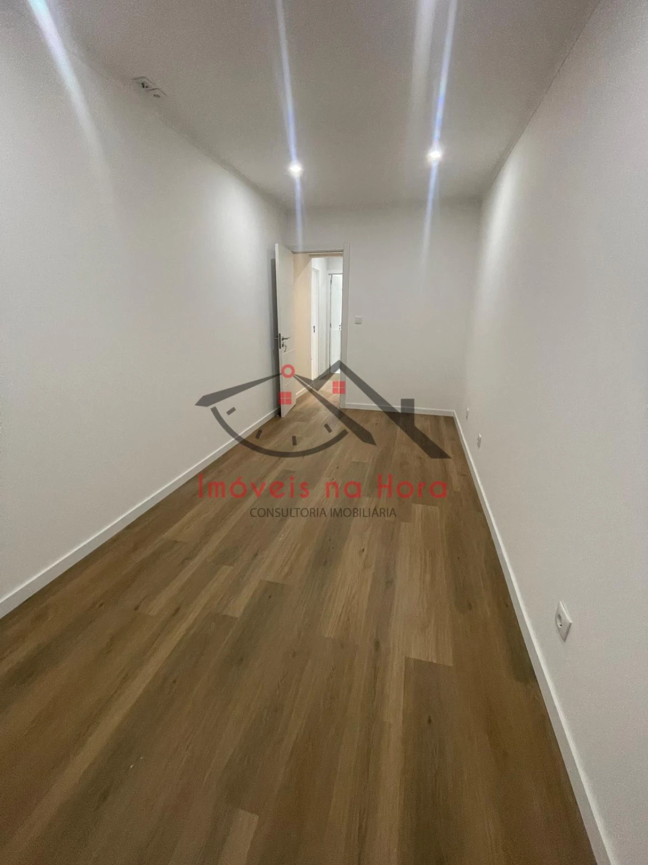 Apartamento T2 para Venda em Odivelas Foto 2