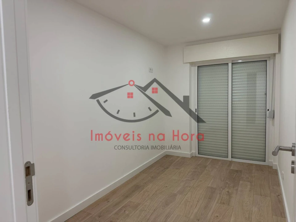 Apartamento T2 para Venda em Póvoa de Santa Iria e Forte da Casa Foto 6